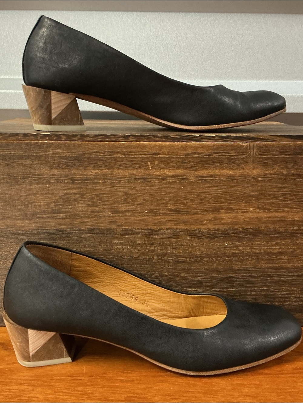 Coclico Women Black Leather Geometric Block Wooden Heel Shoe Size 36EU 6US